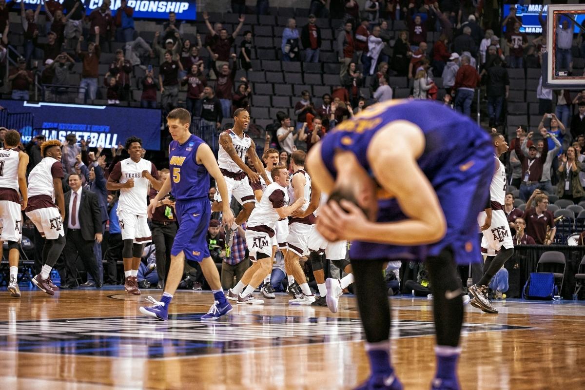 The Ten Worst Plays In NCAA Tournament History FanBuzz