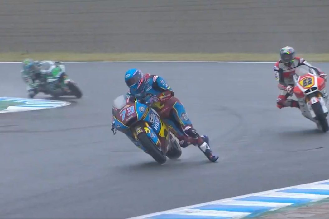 alex marquez save during motorcycle race