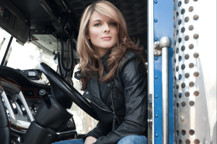 Lisa Kelly, Former “Ice Road Truckers” Star, Broke Barriers in the Most Badass Way
