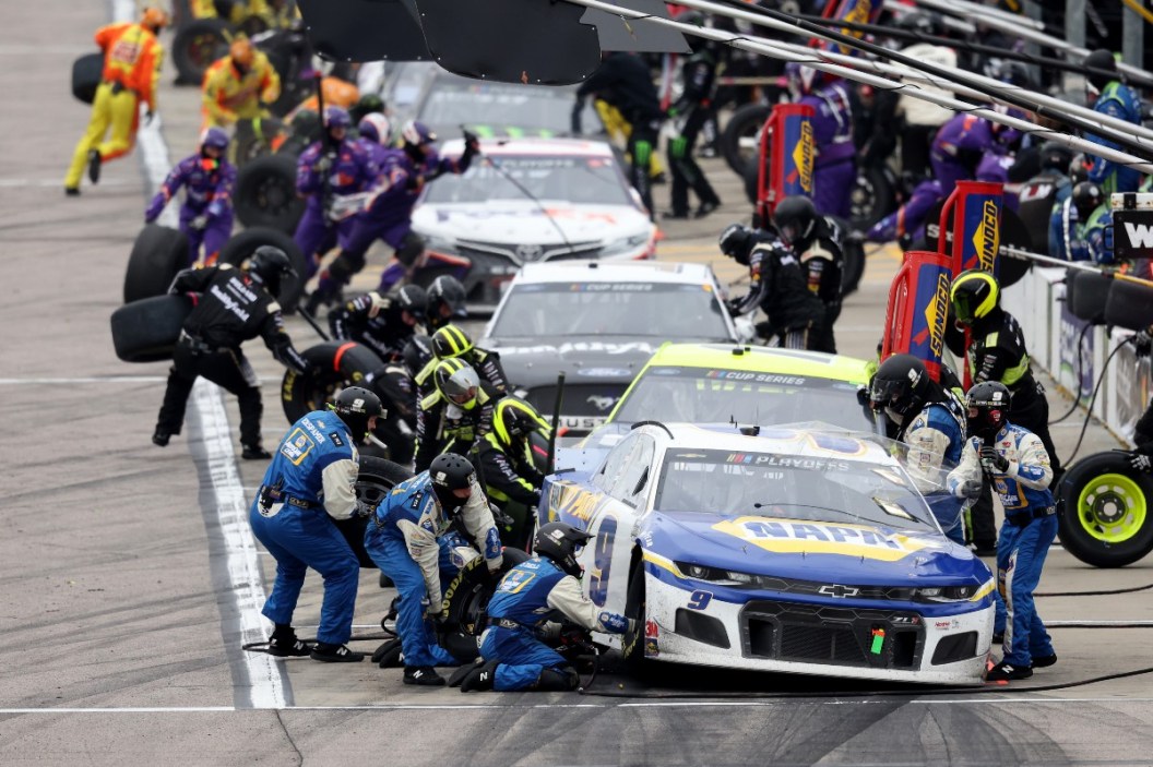 nascar pit crew members changing tires