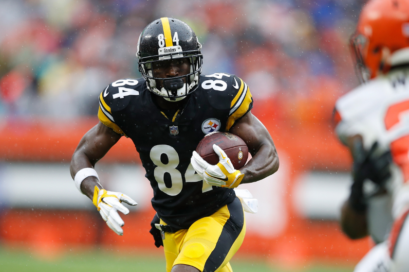 Pittsburgh Steelers wideout Antonio Brown runs after a catch against the Cleveland Browns.