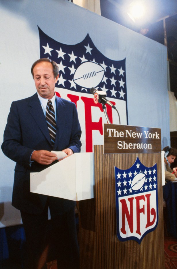 Pete Rozelle at the 1983 NFL Draft.
