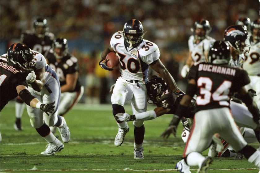 Denver Broncos running back Terrell Davis runs in Super Bowl XXXIII.