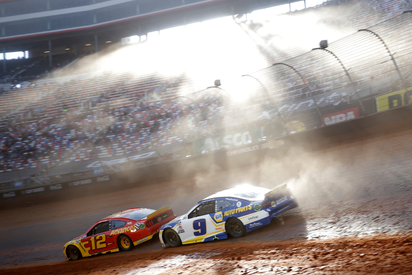 Ryan Blaney, driver of the #12 Advance My Track Challenge Ford, races Chase Elliott, driver of the #9 NAPA Auto Parts Chevrolet, during the NASCAR Cup Series Food City Dirt Race at Bristol Motor Speedway on March 29, 2021 in Bristol, Tennessee