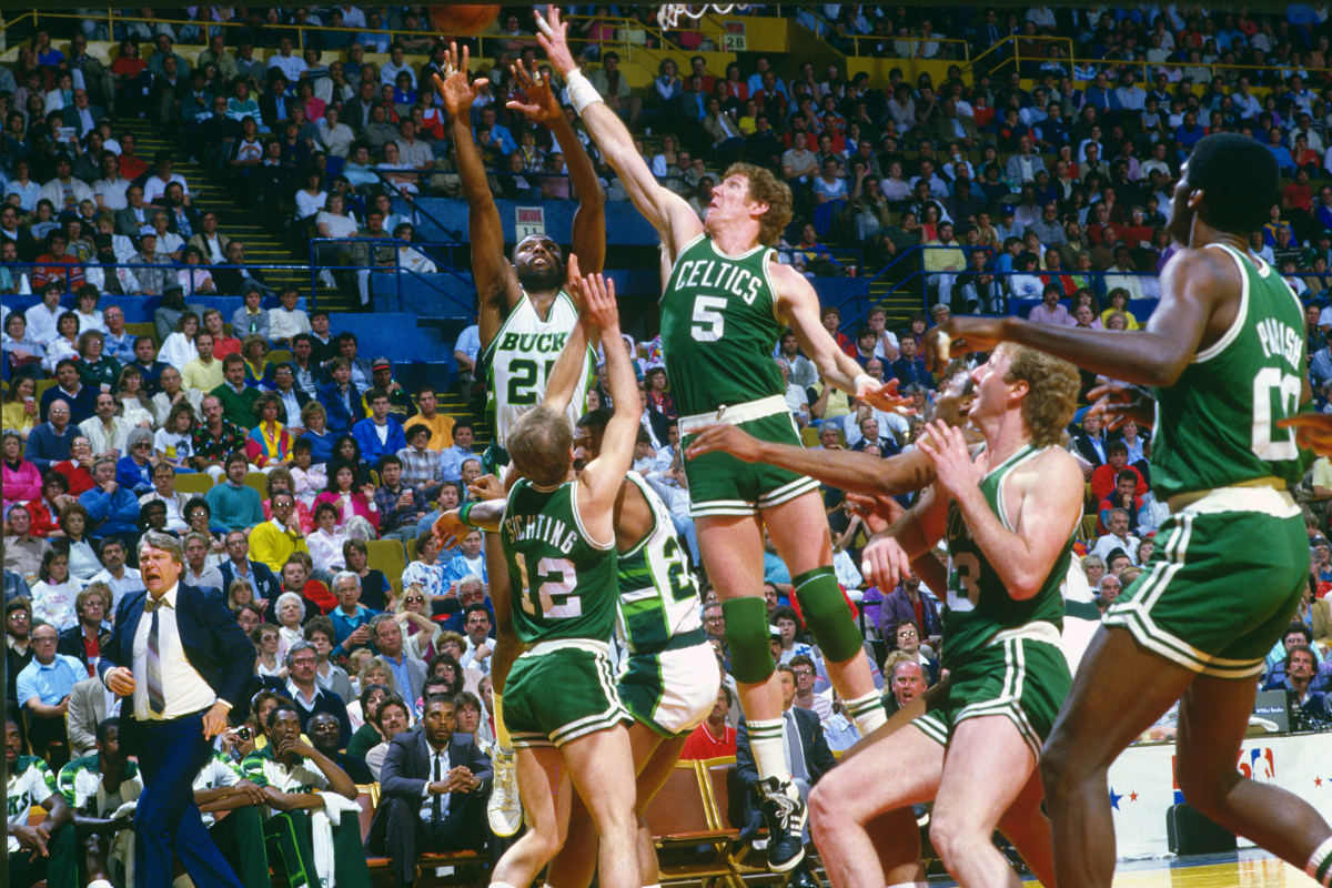Bill Walton blocks a shot against the Bucks in 1986.