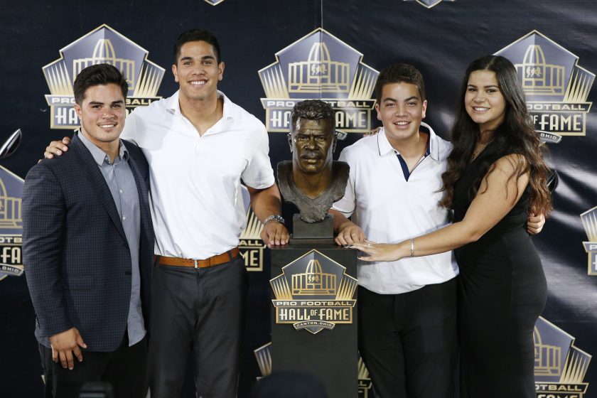 Junior Seau's children pose with his hall of fame bust.