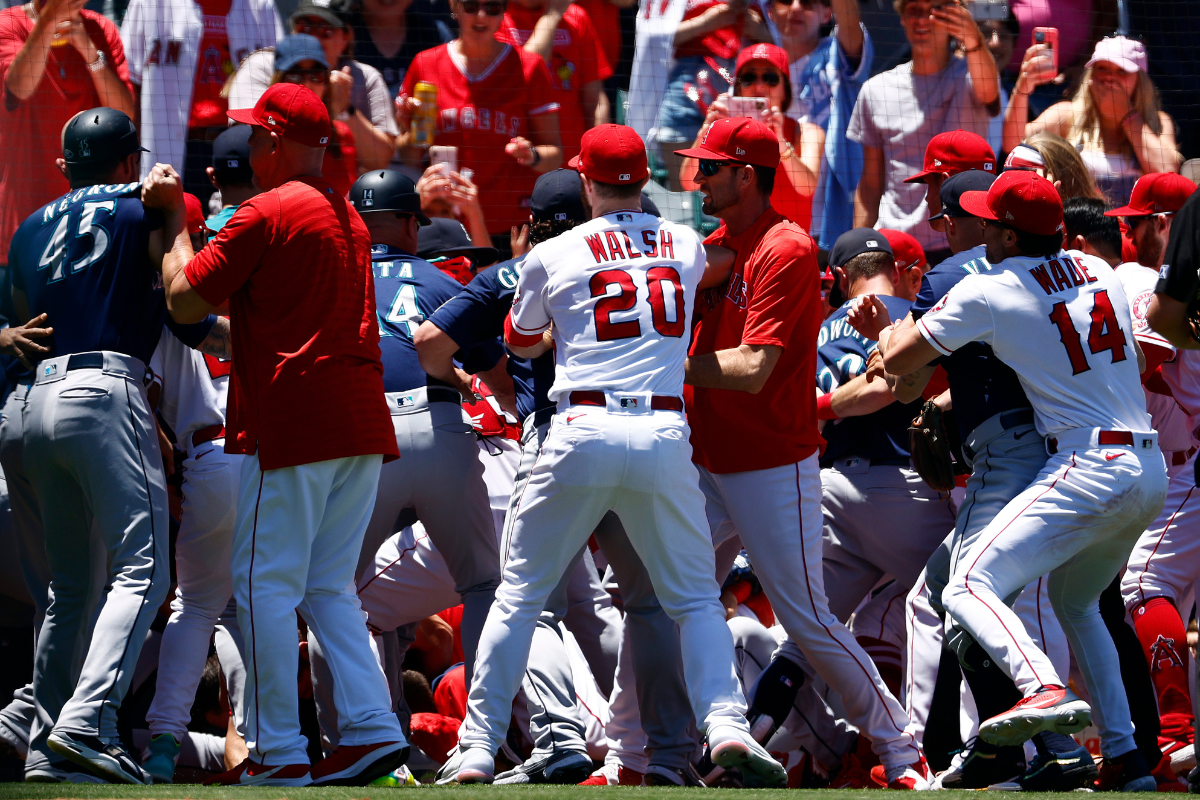 Jesse Winker's ejection after Mariners-Angels brawl gives young viral Joey  Votto fan déjà vu