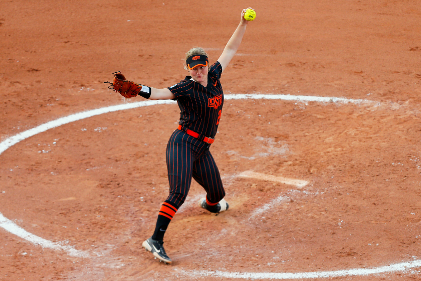 Kelly Maxwell pitches for Oklahoma State in the Women's College World Series