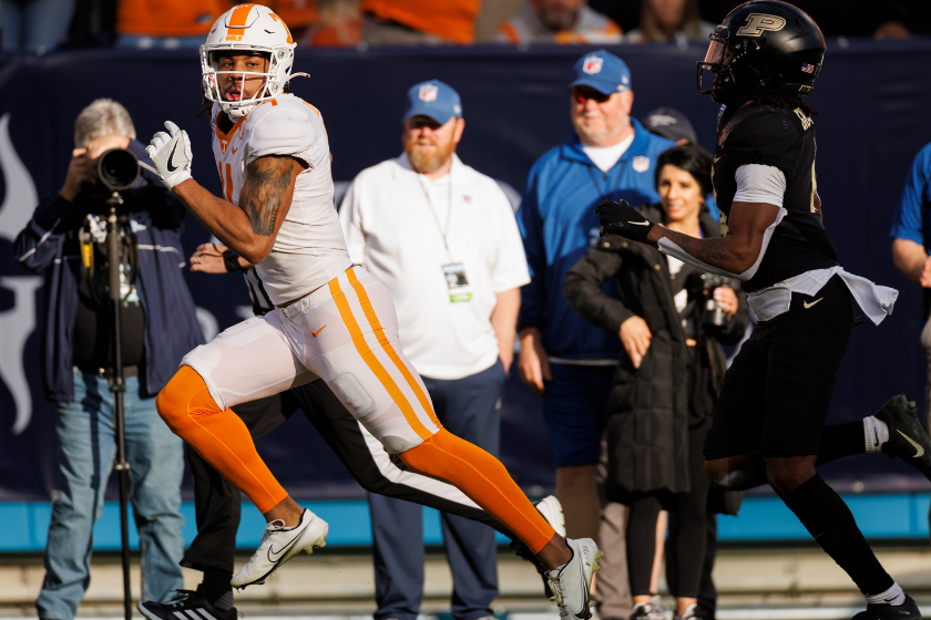 Cedric Tillman creates space between himself and a defender during a Tennessee Vols football game.