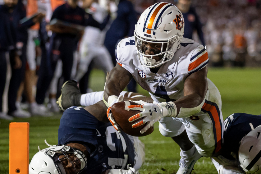 Tank Bigsby dives across the goal line for an Auburn Tigers touchdown