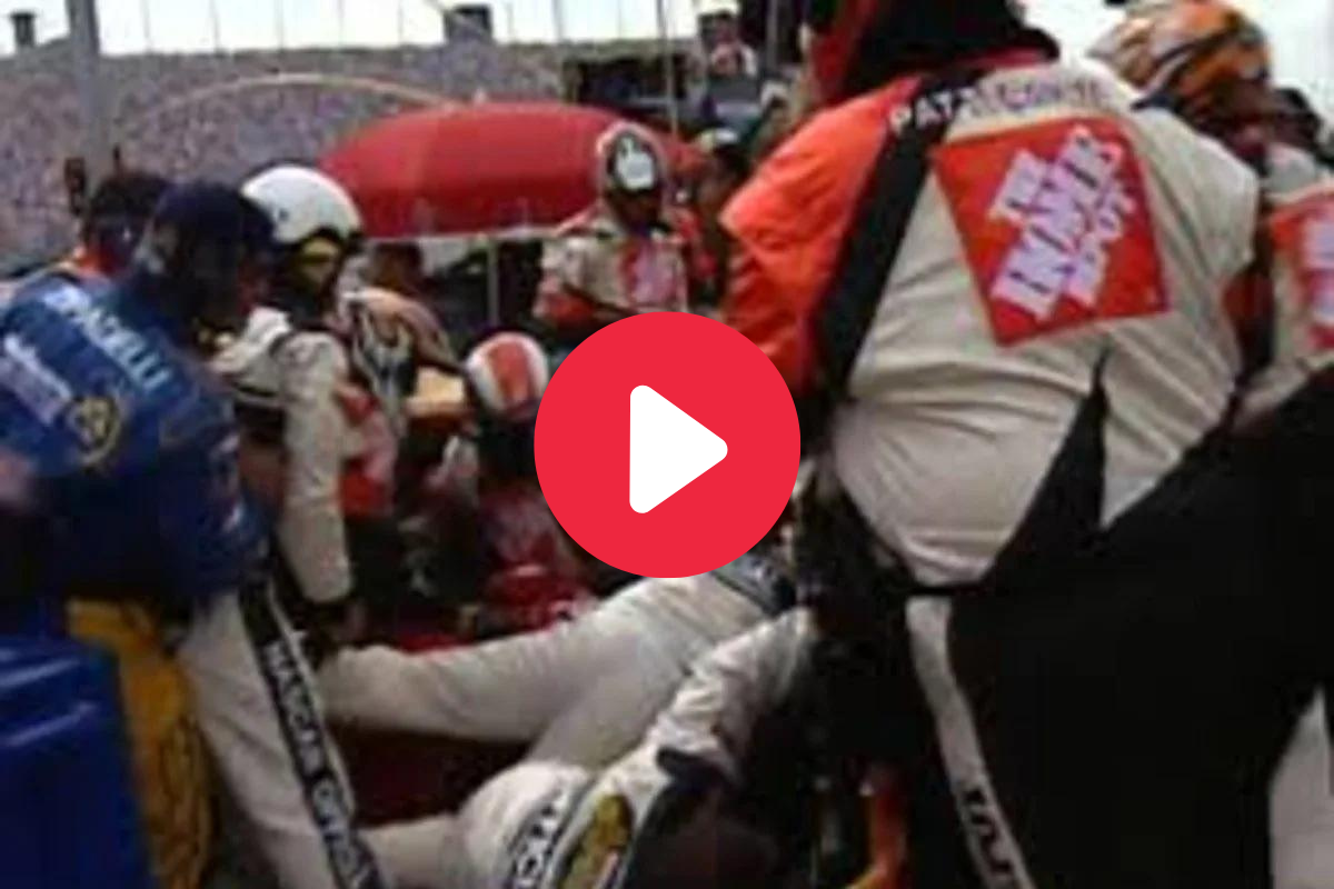 tony stewart's crew fights kasey kahne's crew at 2004 chicagoland speedway race