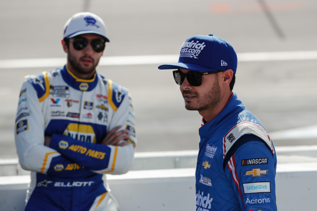 Chase Elliott and Kyle Larson before the NASCAR Cup Series championship race on November 7, 2021 at Phoenix Raceway
