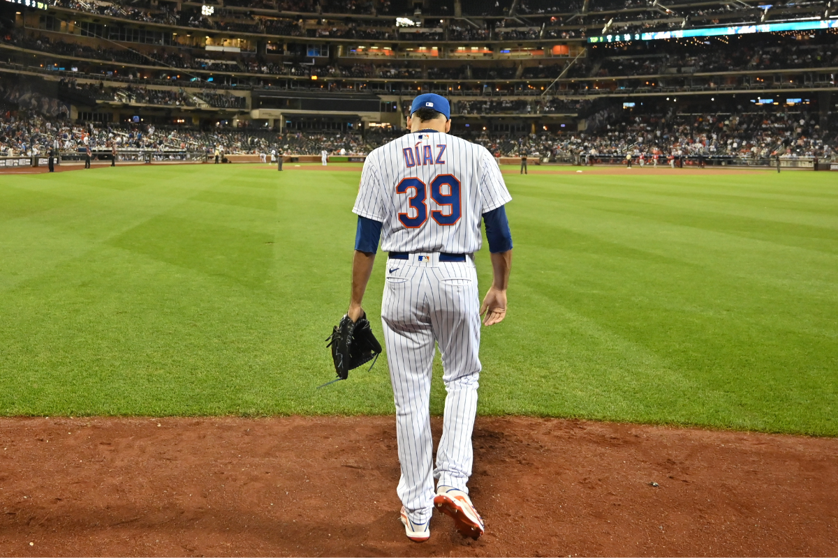 New York Mets closer Edwin Diaz's walk-out to the field is electric