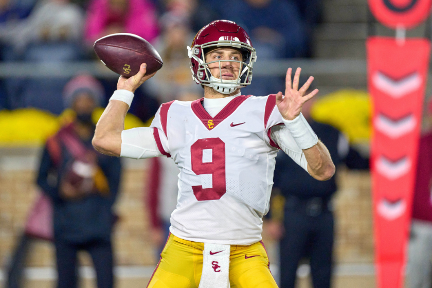 USC Trojans quarterback Kedon Slovis (9) throws the football during a game between the USC Trojans and the Notre Dame Fighting Irish
