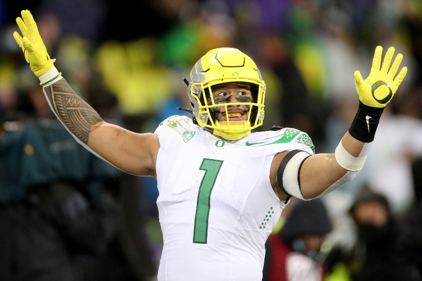 Noah Sewell #1 of the Oregon Ducks reacts during the fourth quarter against the Washington Huskies