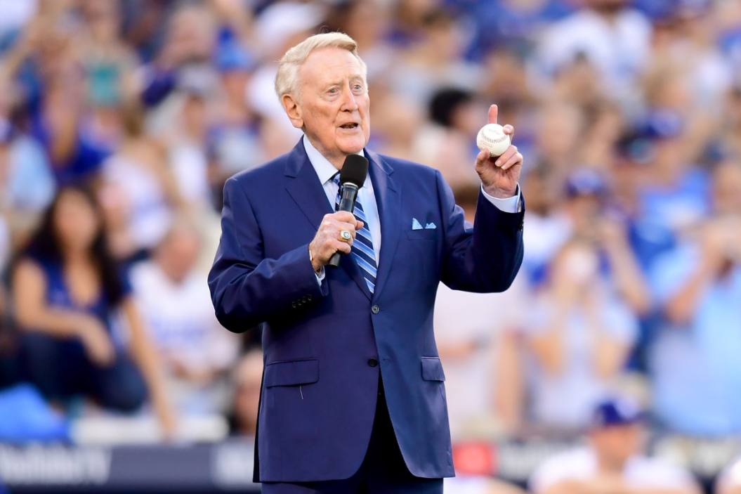 Former Los Angeles Dodgers broadcaster Vin Scully speaks to fans before game two of the 2017 World Series between the Houston Astros and the Los Angeles Dodgers