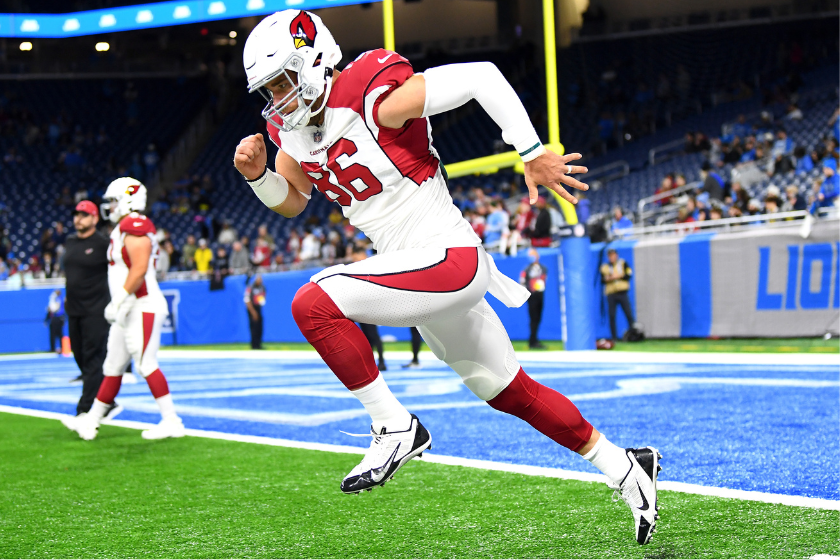 Zach Ertz #86 of the Arizona Cardinals warms up before the game against the Detroit Lions at Ford Field