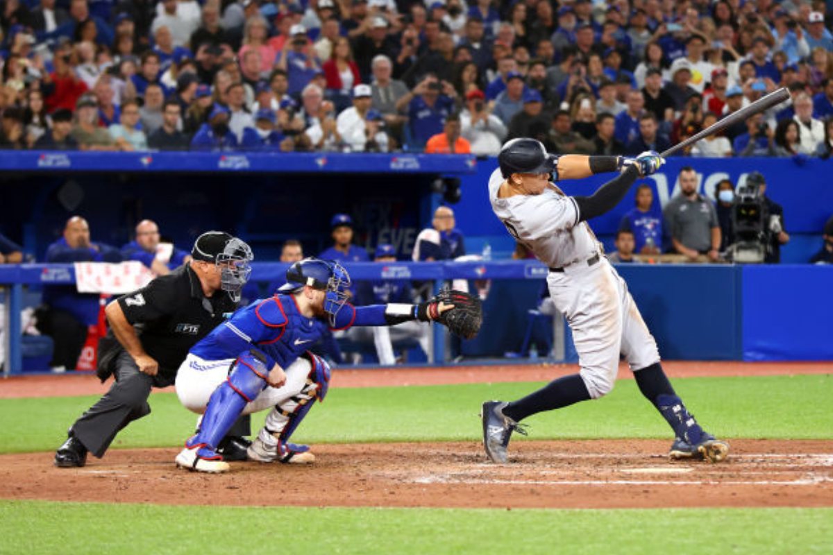 Aaron Judge slams 61st home run of 2022, tying the single-season