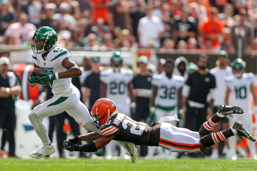 New York Jets wide receiver Garrett Wilson (17) runs out of a tackle attempt by Cleveland Browns cornerback Greg Newsome II (20) during the first quarter