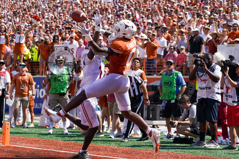 Texas Longhorns tight end Ja'Tavion Sanders (0) goes up for a ball during the game between the Alabama Crimson Tide and the Texas Longhorns