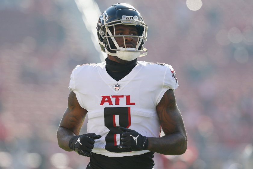 Kyle Pitts #8 of the Atlanta Falcons warms up before the game against the San Francisco 49ers