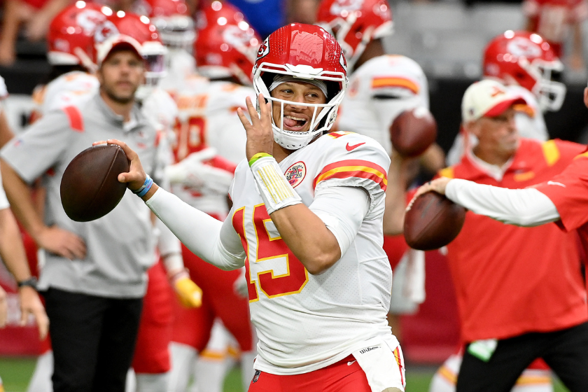 Quarterback Patrick Mahomes #15 of the Kansas City Chiefs warms up before the game against the against the Arizona Cardinals