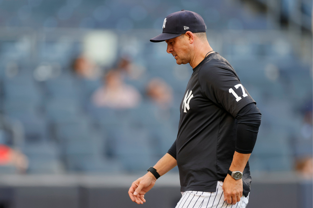 Aaron Boone, Yankee coaches ditch jerseys