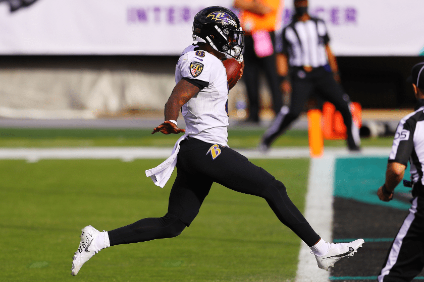Lamar Jackson #8 of the Baltimore Ravens runs for a touchdown against the Philadelphia Eagles during the third quarter at Lincoln Financial Field
