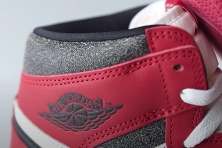 Detailed look at the aging effect on the black collar of the 2022 Air Jordan 1 "Lost & Found"