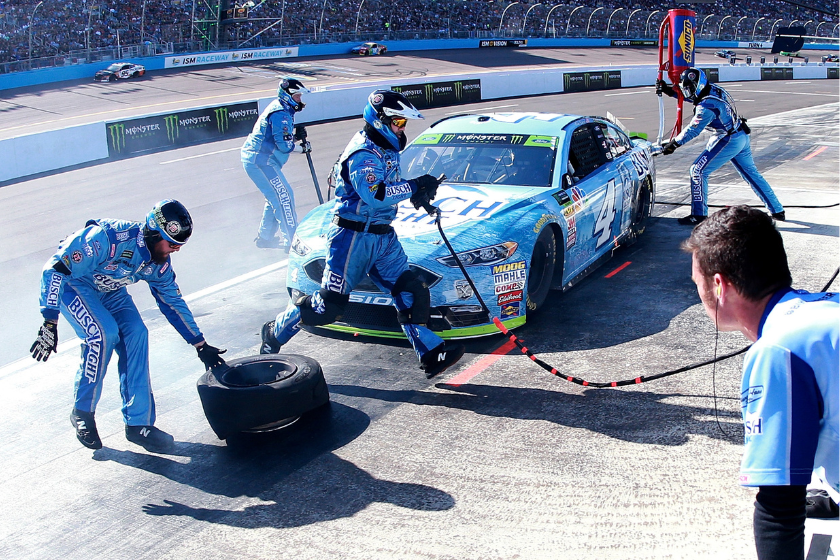 Kevin Harvick pits after having a tire deflate during the 2018 Can-Am 500 at ISM Raceway