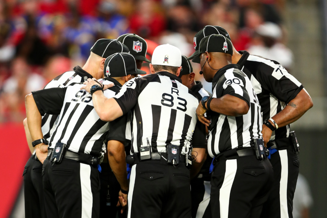 Referee Shawn Hochuli #83 and the umpire team huddles during the second quarter of an NFL football game between the Tampa Bay Buccaneers and the Los Angeles Rams.