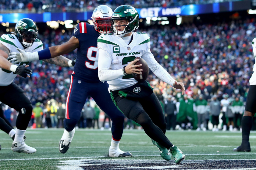  Zach Wilson #2 of the New York Jets scrambles against the New England Patriots during the third quarter at Gillette Stadium