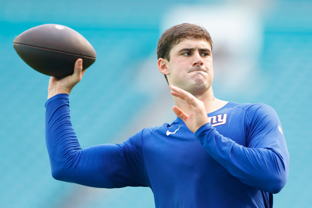 Daniel Jones #8 of the New York Giants warms up prior to the game against the Miami Dolphins at Hard Rock Stadium