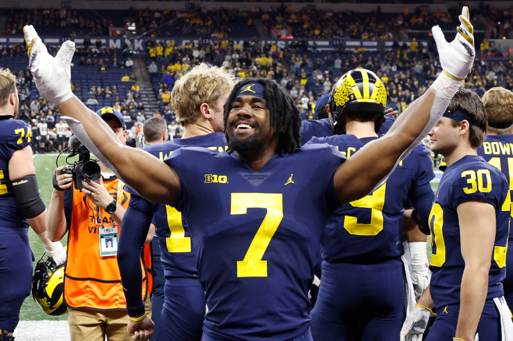 Michigan Wolverines running back Donovan Edwards (7) celebrates on the sideline in the closing seconds of the Big 10 Championship college football game against the Purdue Boilermakers