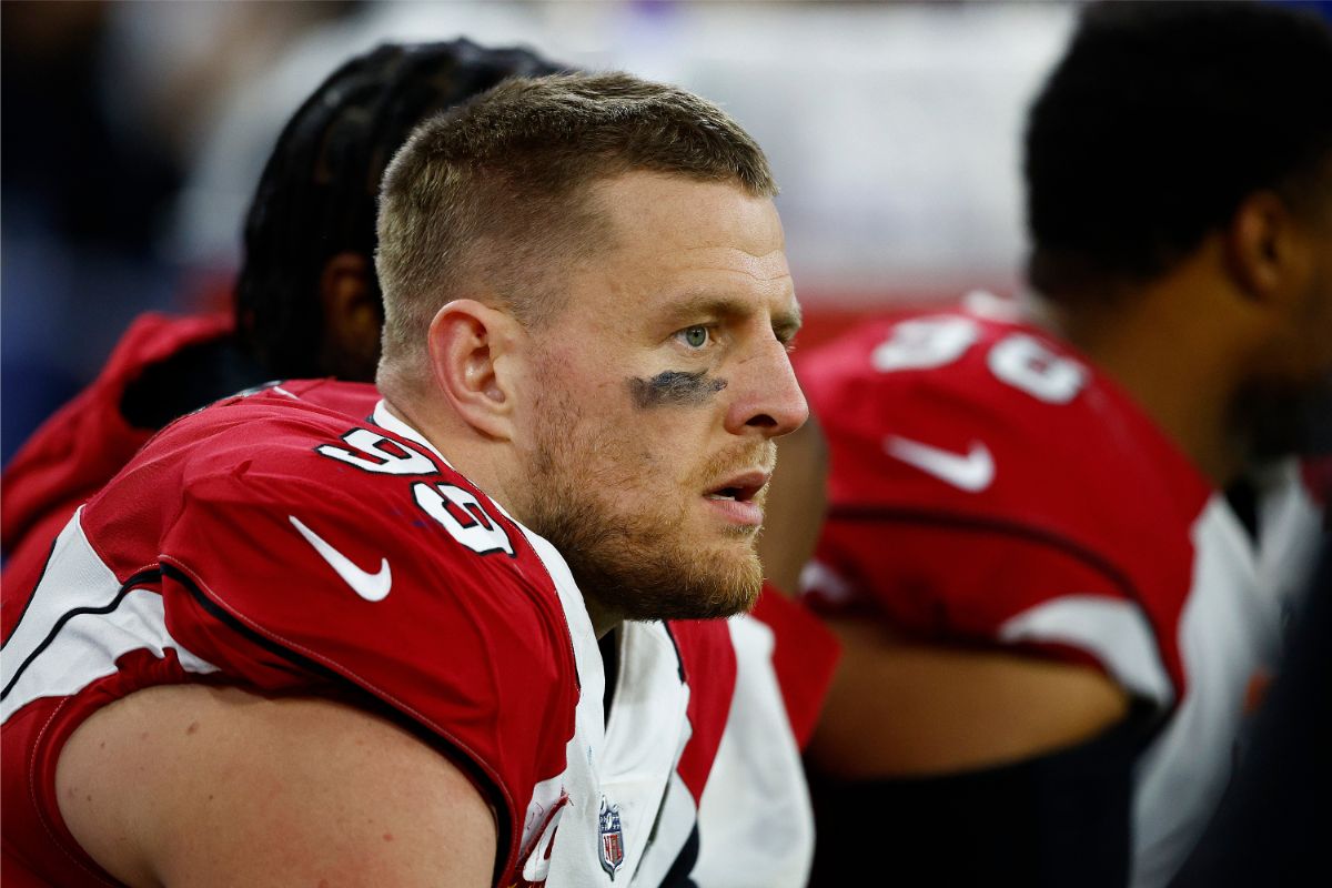 Cardinals' J.J. Watt announces retirement: 'It's been an absolute honor'