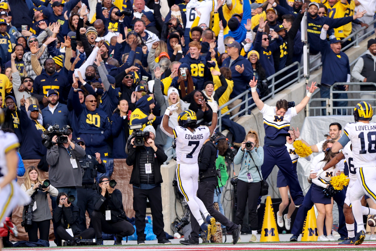 Wolverines getting rings for 2000 Orange Bowl win