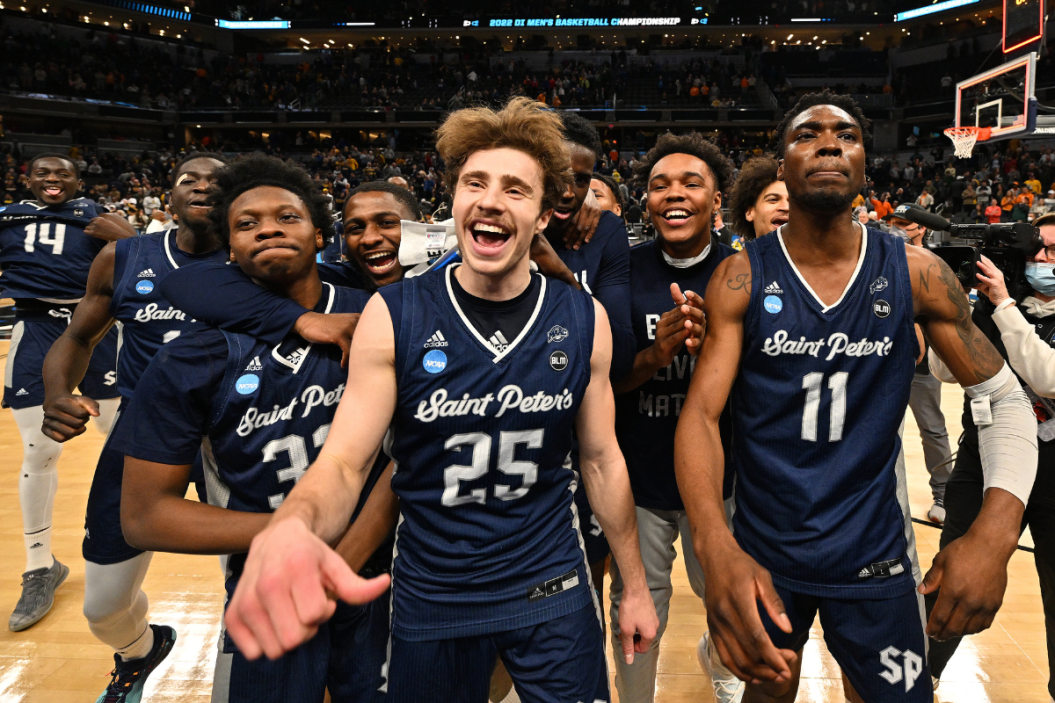 Saint Peter's celebrates after beating Murray State.
