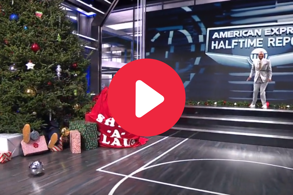 Kenny Smith Shoves Shaq Into Christmas Tree on "Inside the NBA"