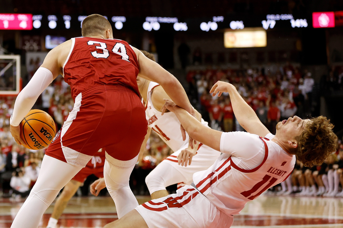 college-basketball-referees-don-t-make-anywhere-near-enough