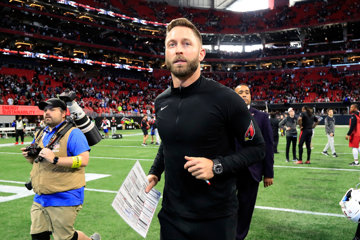 Arizona Cardinals head coach Kliff Kingsbury discusses the upcoming NFL  football draft during a news conference, Tuesday, April 16, 2019, in Tempe,  Ariz. (AP Photo/Matt York Stock Photo - Alamy