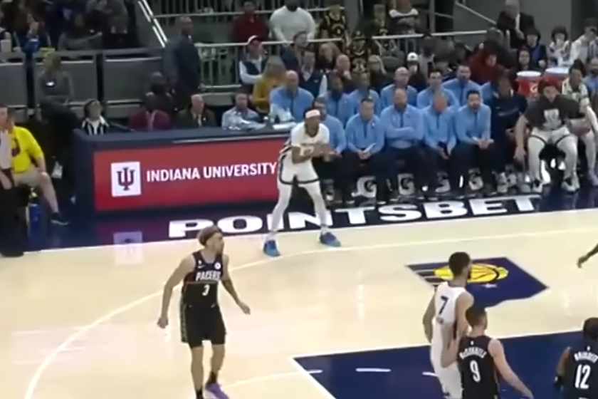 Ziaire Williams calls for Ja Morant to pass the ball before Morant takes the ball to the rim. 