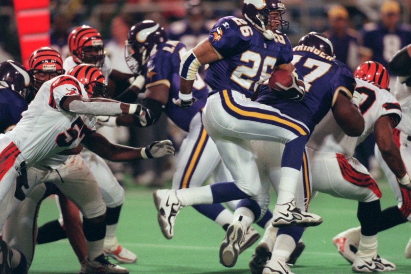 Randy Moss runs with the ball while on the Vikings.