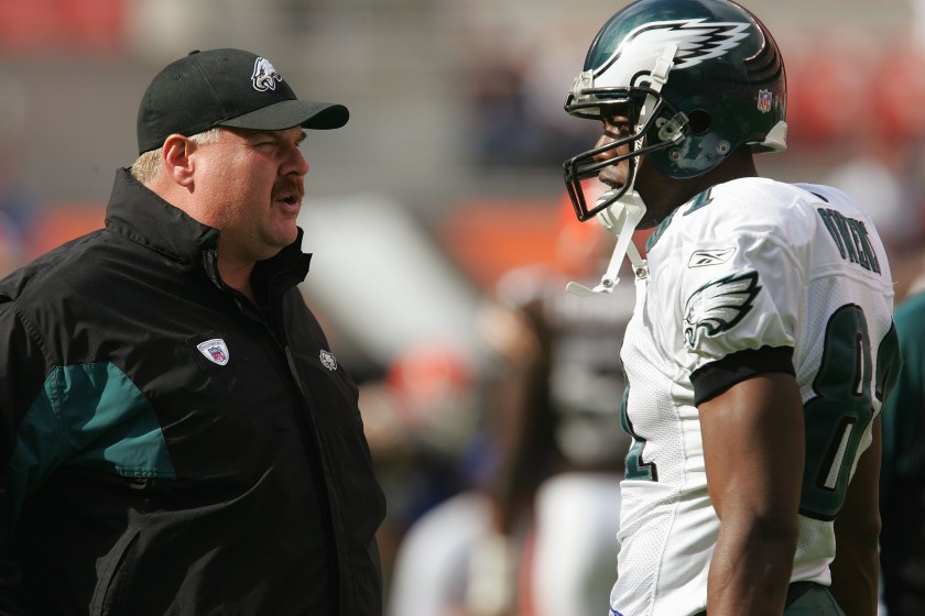 Andy Reid and Terrell Owens speak to each other with the Eagles. 