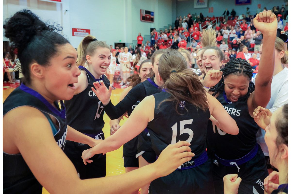 Holy Cross Women's Team Forced to Bus to NCAA Tournament