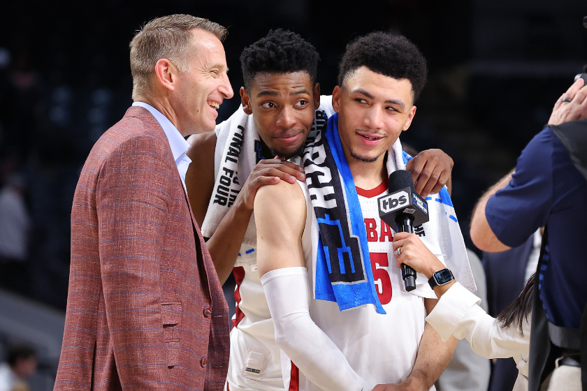  Brandon Miller #24 of the Alabama Crimson Tide celebrates with Head coach Nate Oats and Jahvon Quinerly #5 after defeating the Maryland Terrapins 73-51 in the second round of the NCAA Men's Basketball Tournament 