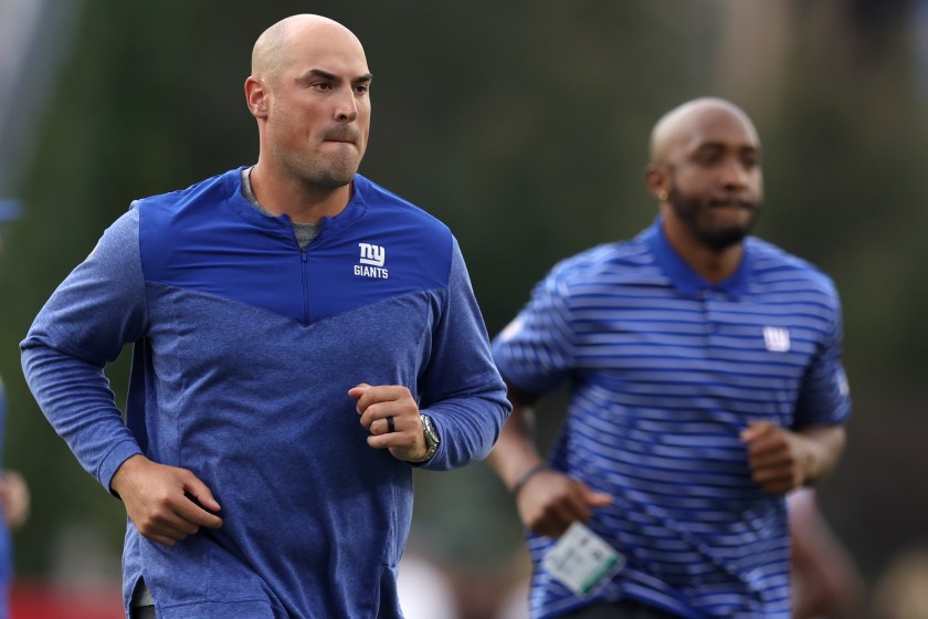 Mike Kafka jogs on the field with the New York Giants.