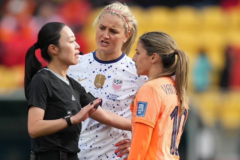 Lindsey Horan and Danielle van de Donk argue with an official.