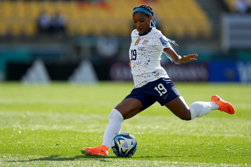 Crystal Dunn shoots the ball for the USWNT.