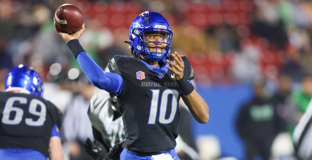 FRISCO, TX - DECEMBER 17: Boise State Broncos quarterback Taylen Green (10) passes during the Frisco Bowl game between North Texas and Boise State on December 17, 2022 at Toyota Stadium in Frisco, TX.