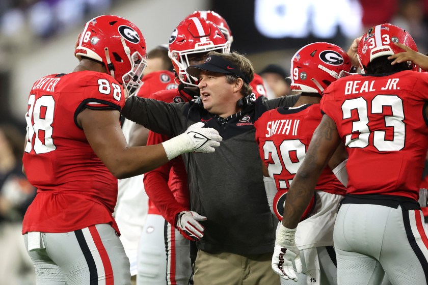 Kirby Smart reacts to players on the sideline.